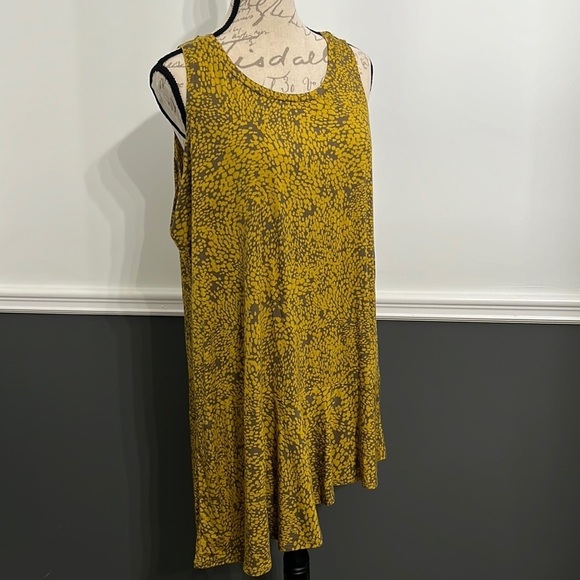 LOGO by Lori Goldstein Tops - LOGO Layers XL Tank Top Loose Fit Yellow/Brown Design
